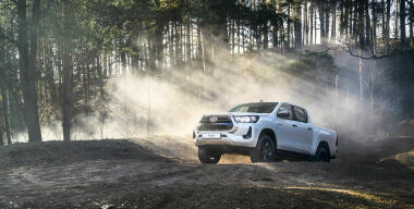 Названы цены на обновленные Toyota Hilux и Toyota Fortuner