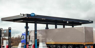 Оставайтесь в машине: водители-профессионалы платят за топливо онлайн