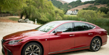 Женские игры, или гонки с полицией: тест-драйв нового Lexus LS 500