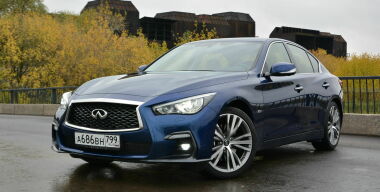 Против зимы, автомоек и BMW: видео тест-драйв Infiniti Q50