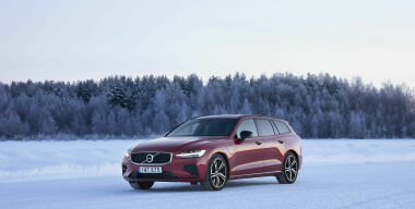 Села батарейка: первый тест-драйв нового Volvo V60, испугавшегося зимы