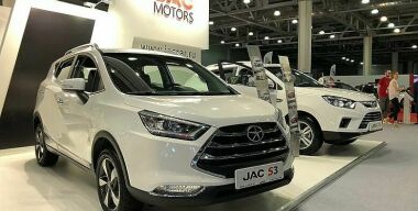 В России стартовали продажи двух дешевых кроссоверов JAC