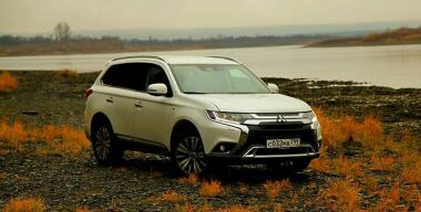 Mitsubishi везет в Россию Outlander с третьим рядом сидений