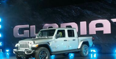 Названы сроки появления в России нового пикапа Jeep Gladiator