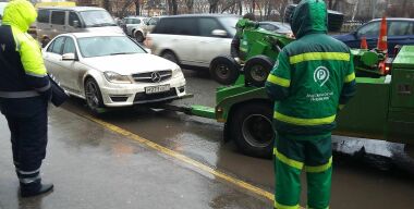 МАДИ будет чаще эвакуировать машины со снятыми номерами