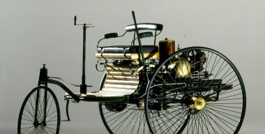 Компания Mercedes-Benz продает реплику самого первого автомобиля в мире