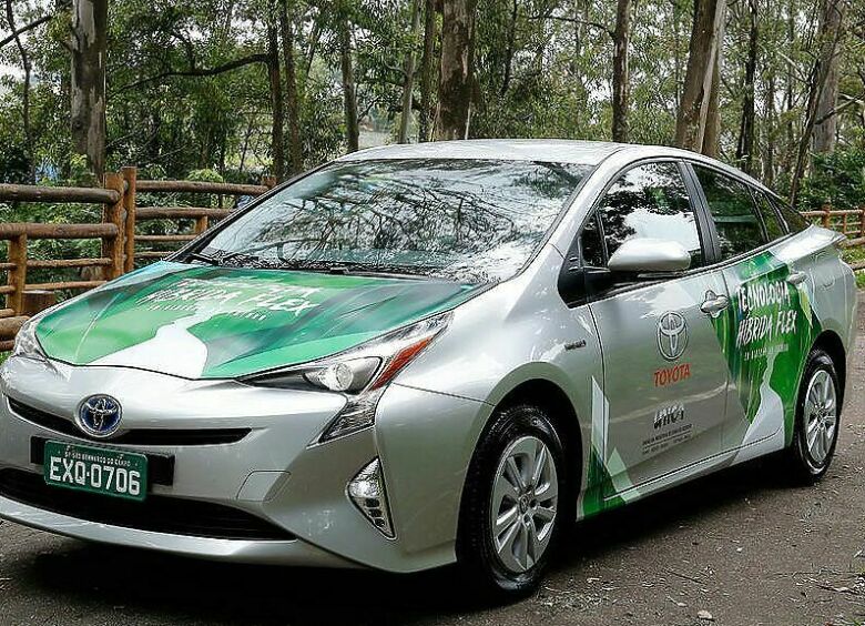 Изображение Toyota представила машину, умеющую ездить на спирте