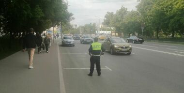 Пьяная сексуальная блондинка на «Гелике» подралась с гаишниками