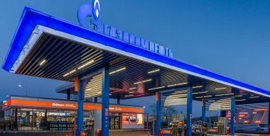 На российских АЗС начнут показывать кино в формате виртуальной реальности