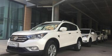 Китайская Dongfeng везет в Россию три новых кроссовера и седан