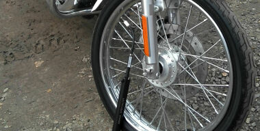 Как быстро и без усилий накачать колесо скутера и мотоцикла?