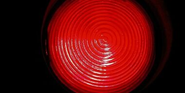 На красный свет разрешат ездить уже весной