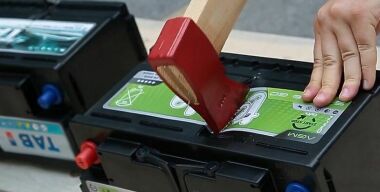 Топором по батарее: самый экстремальный тест стартерных аккумуляторов