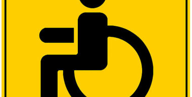 Наклейку на машину «Инвалид» будут выдавать в собесе