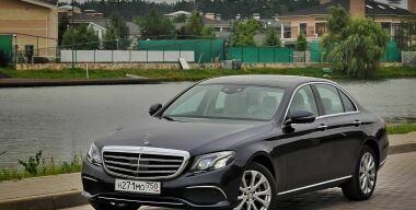 Mercedes Е-класса: четыре литра на двоих