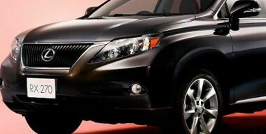 Чиновники на бюджетные деньги арендуют дорогие иномарки у своих жен