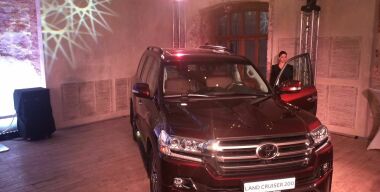 В Россию приехал новый Toyota Land Cruiser 200 Executive