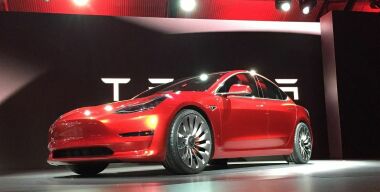 Как мы покупали в России новую Tesla Model 3