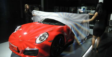 Первое знакомство с новым Porsche 911