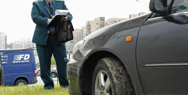 Парконы будут штрафовать за парковку на газоне