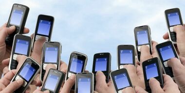 Привлечь соседа за нарушение ПДД можно с помощью гаджетов