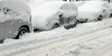 Коммунальщики столицы заставляют водителей ставить машины на прикол