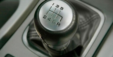 5 причин научиться управлять машиной с механической коробкой передач