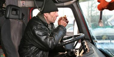 Дальнобойщики России вновь перекрывают дороги и гибнут за идею