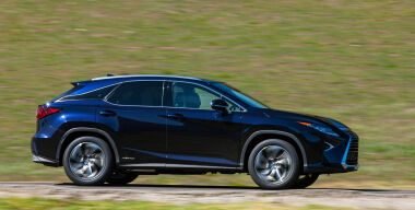 Стартовали «живые» продажи Lexus RX