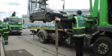 Эвакуаторщиков АМПП опять поймали на воровстве машин 