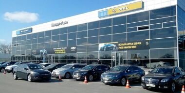 В России продолжает сокращаться число автодилеров