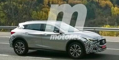 Кроссовер Infiniti QX30 поймали шпионы