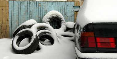 Какая зимняя резина лучше: с шипами или без 