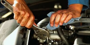 Где лучше ремонтировать машину — у дилера или у частника