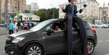 Безнаказанно сбить гаишника можно даже на Петровке, 38