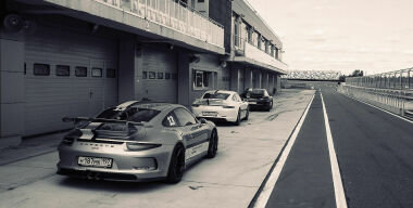 Как Олег Кесельман учит водить Porsche