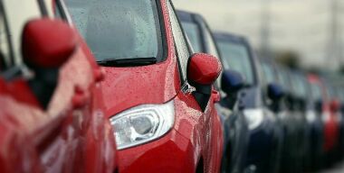 Продажи на российском авторынке упали на полмиллиона машин