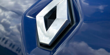 Renault корректирует планы