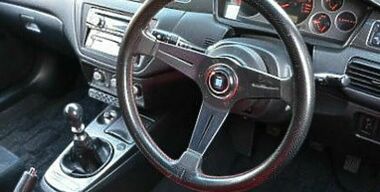 МВД попросили разрешить обучение на праворульных авто