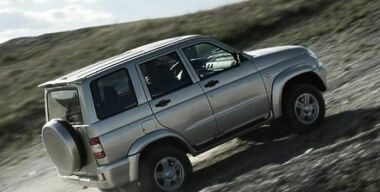 UAZ создаст новый кроссовер, а Patriot получит «автомат»