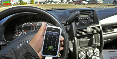 Определены самые безопасные телефоны для авто