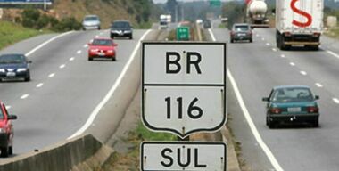 Автомобили перестали покупать не только в России