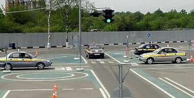 Медведев окончательно запретил экстернат при получении прав