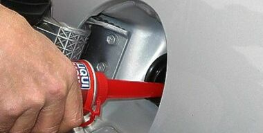 Почему зимой в дизельное топливо необходимо добавлять «антигель»