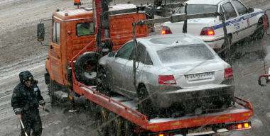 Эвакуаторы добрались до администрации Президента РФ