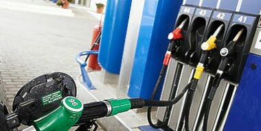 Почему бензин в России дорожает, когда во всем мире — дешевеет