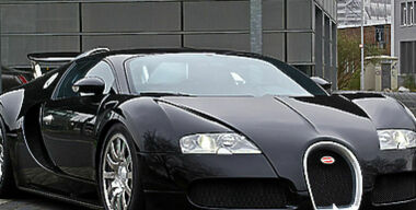 Bugatti Veyron  плюс 84 автомобиля, 3 самолета и одна яхта