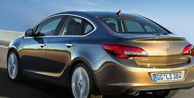  Opel Astra sedan: заsedanие продолжается...