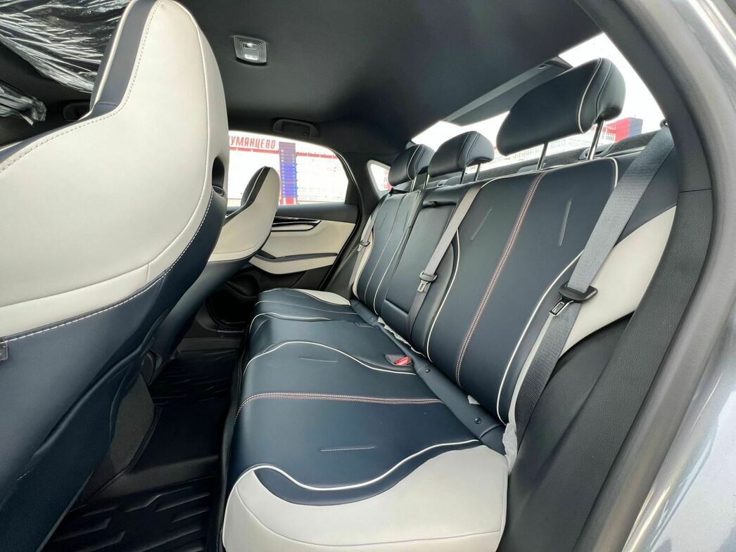 У дивана симпатичная обивка