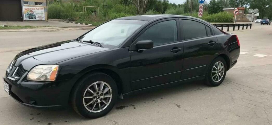 Mitsubishi Galant 8-го поколения.
